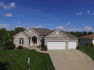 908 Sunrise Ln NW, Grand Rapids, MI 49534
