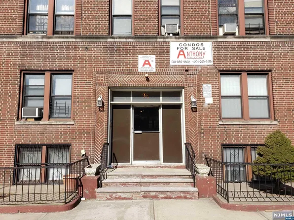 117 Corbin Ave APT 303, Jersey City, NJ 07306