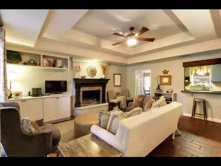 130 Harbor Rd — Photo 2