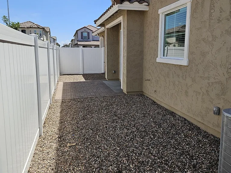 8310 E Prairie Ave — Photo 33