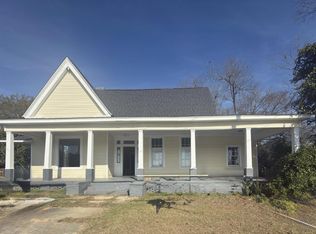 9 Academy St, Hawkinsville, GA 31036