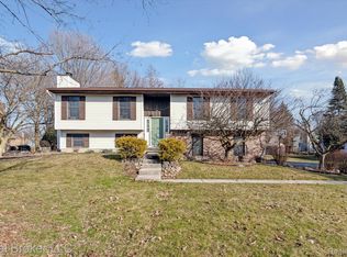 574 Huntington Dr, Adrian, MI 49221