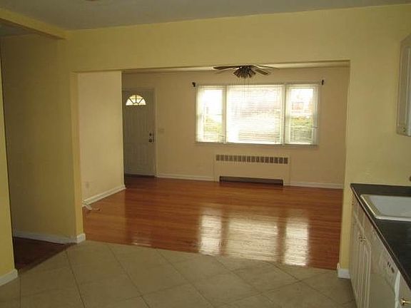 4th image of 117 Blydenburg Ave