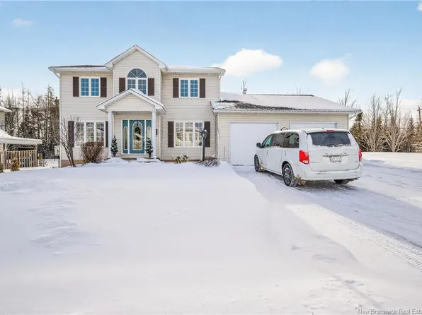 523 Alphee St, Dieppe, NB E1A 6W6