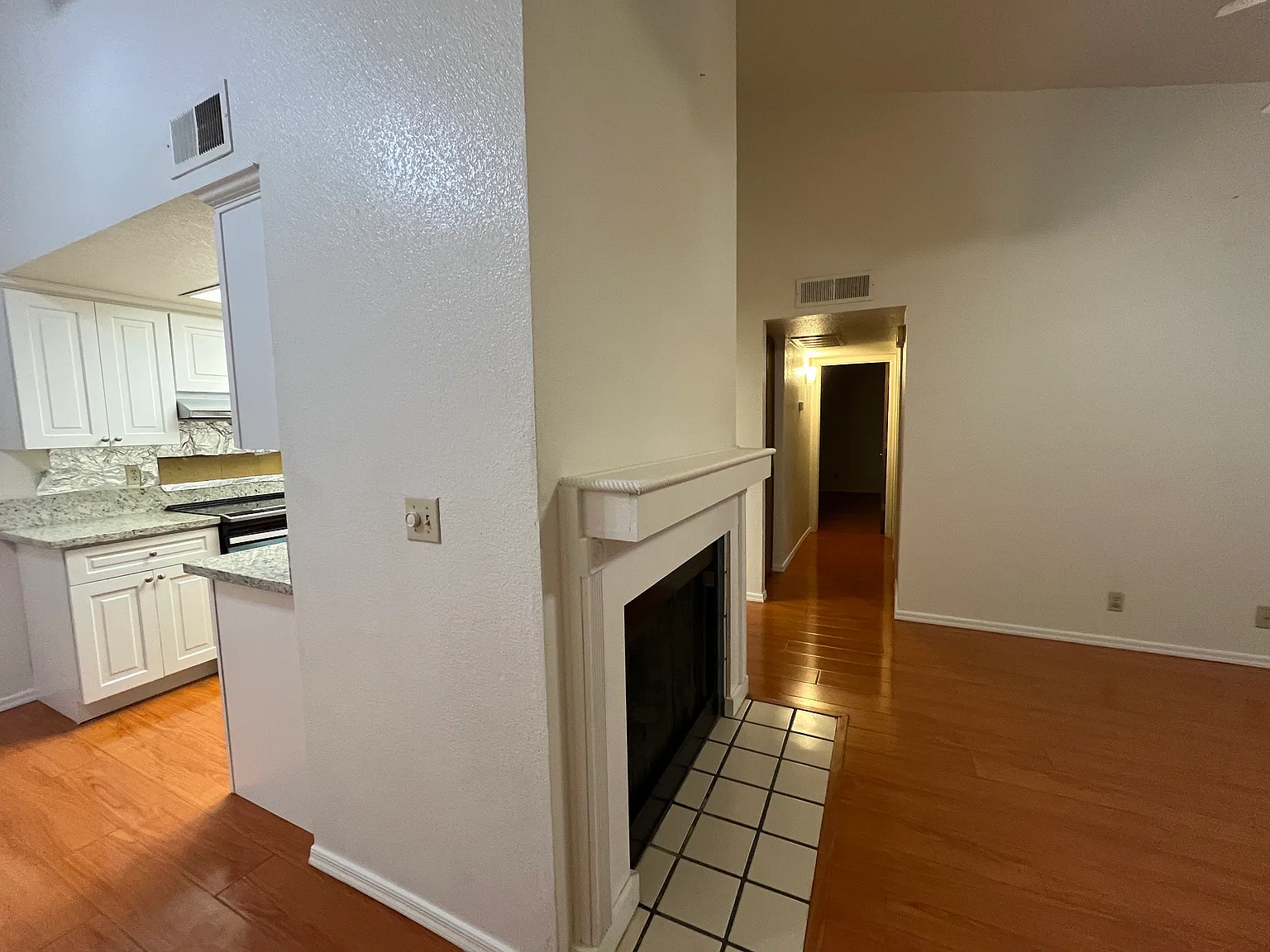 1976 N Lemon Tree Ln — Photo 1
