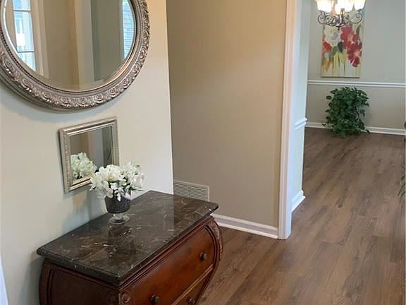 5th image of 5111 Stoneywood Cir SE