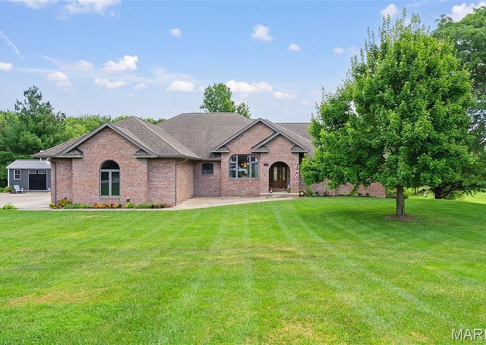 1st image of 514 Lakeside Manor Dr