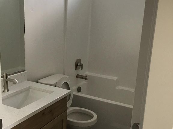 3rd image of 209 Huntington St