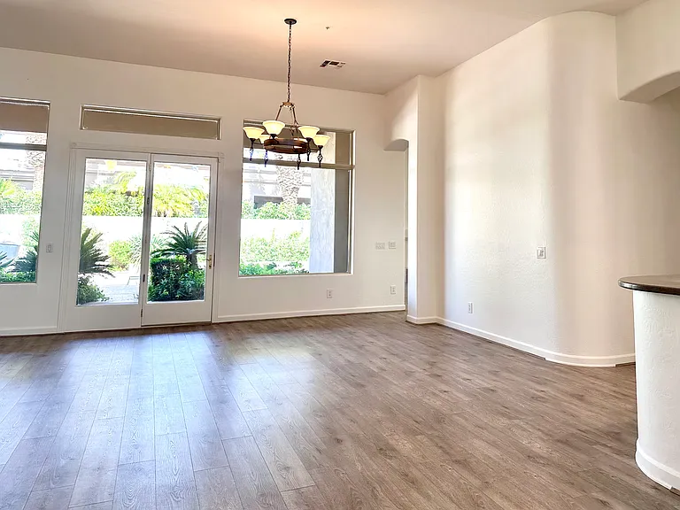 7460 E Tuckey Ln — Photo 15