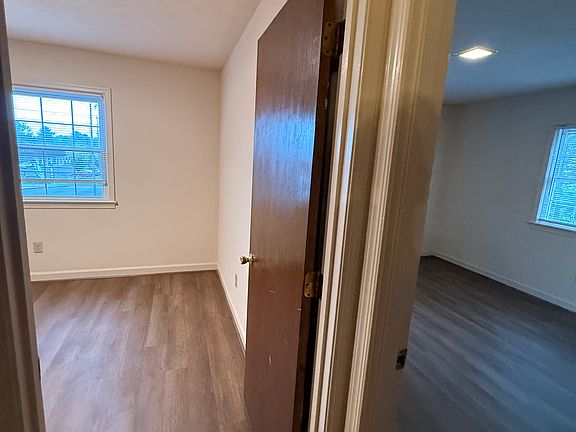 3rd image of 86 Summercrest Ave #2c56eb8e7