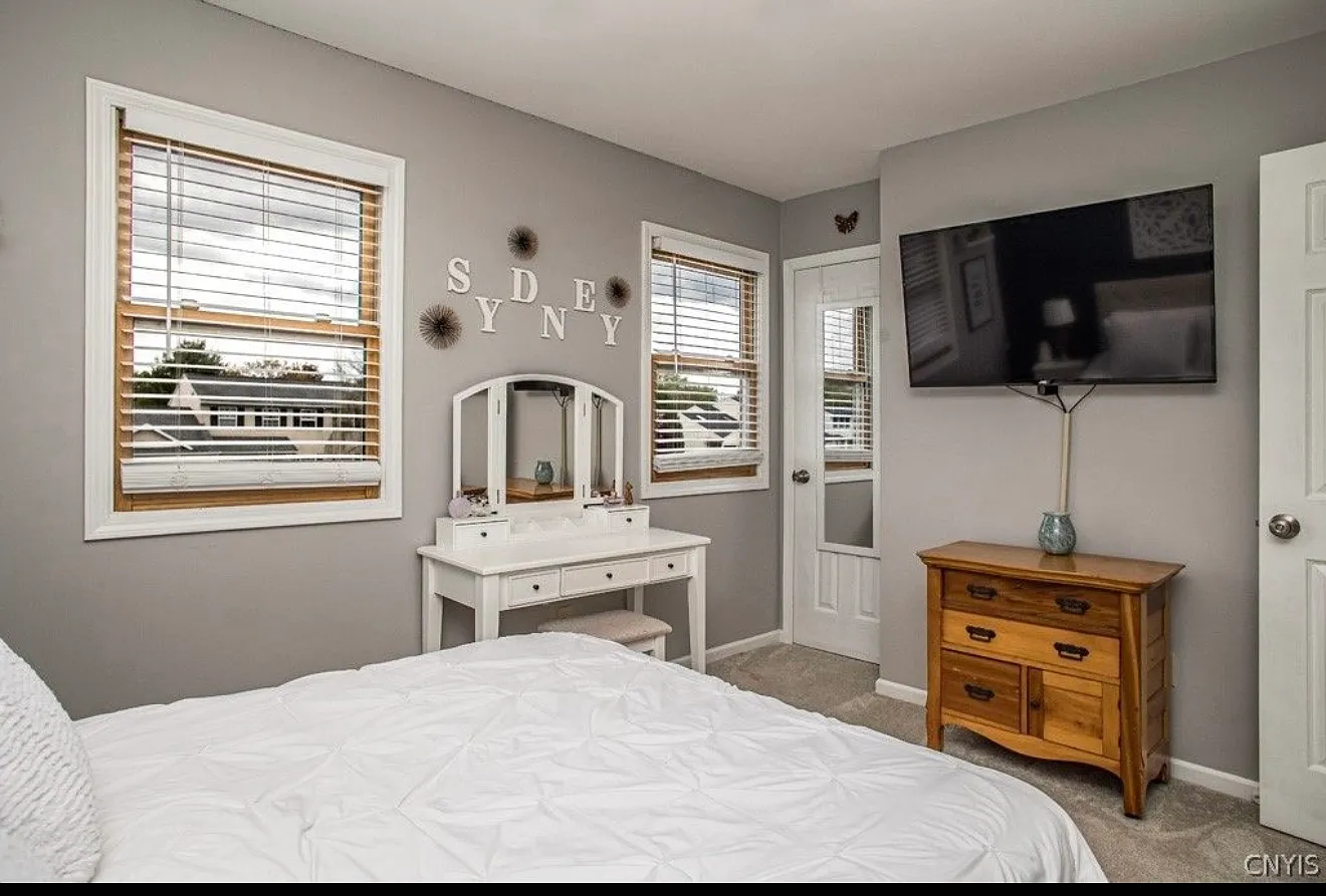 4 bed, 1868 sqft, $2,980 — Photo 2