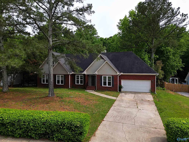 192 Rosecliff Dr — Photo 4
