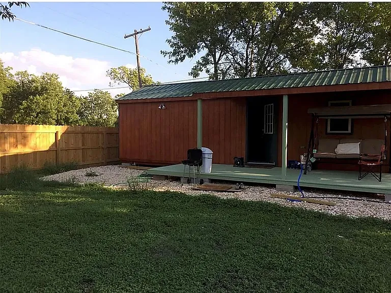 241 E Jackson St — Photo 3