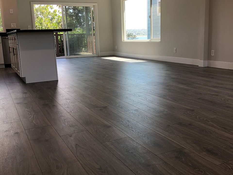 Living room, dining room, sliding doors to lanai.