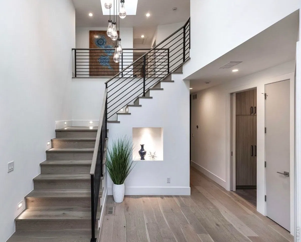 5 bed, 5600 sqft, $25,000 — Photo 4