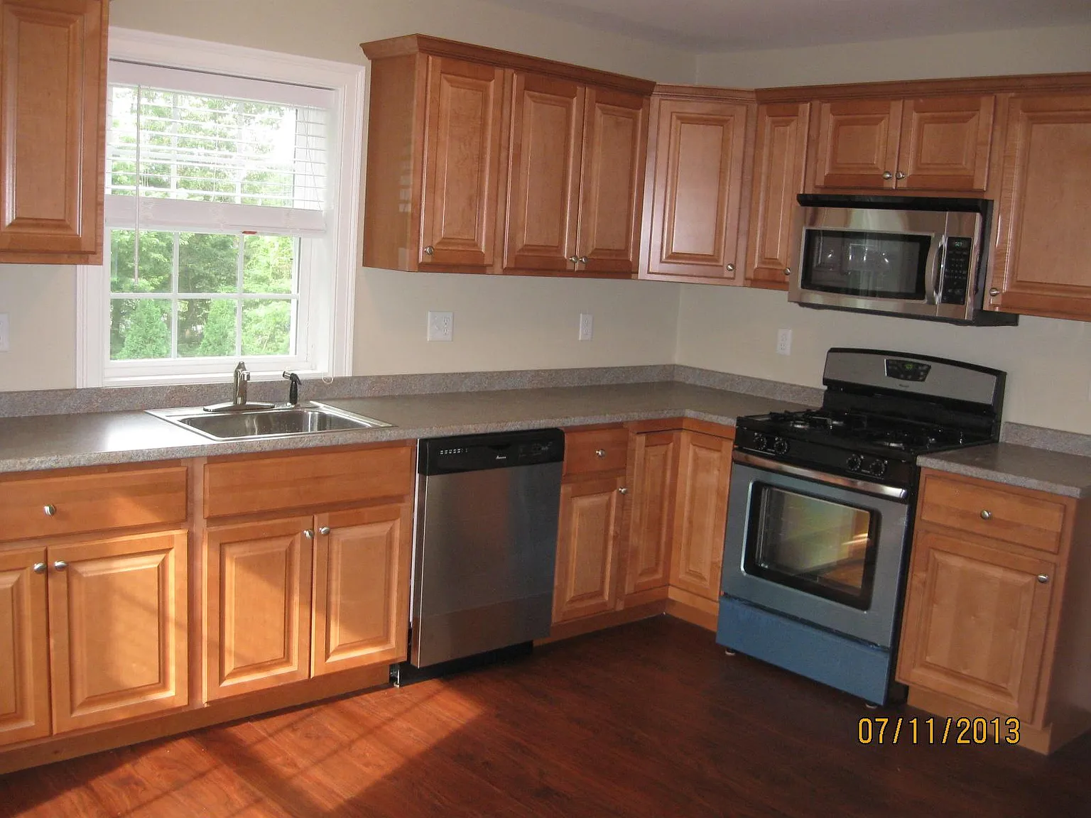 2 bed, 880 sqft, $2,300 — Photo 3