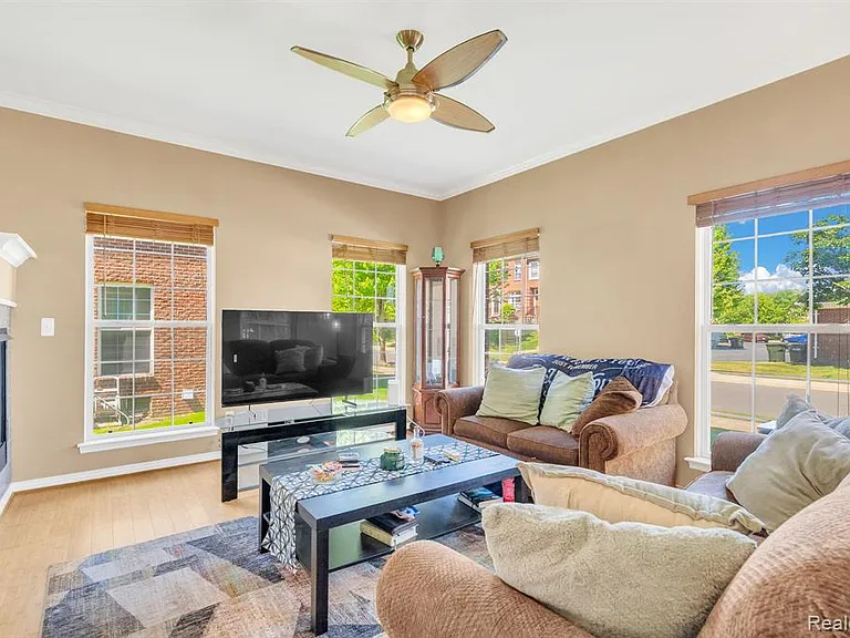 42682 Park Crescent Dr — Photo 7