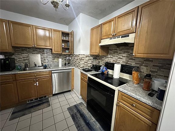 3rd image of 200 Manville Hill Rd APT 8
