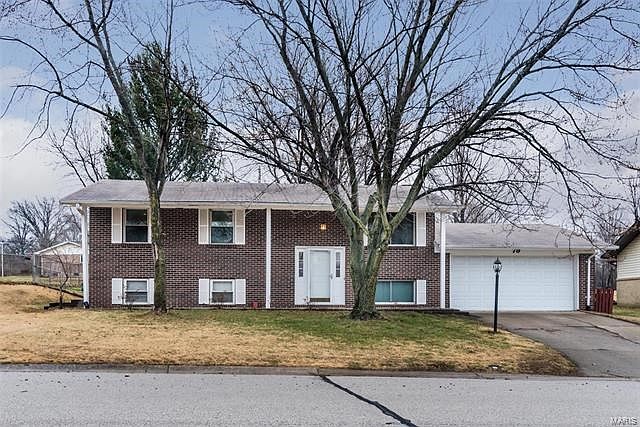 Darling home in great location, just move on in!