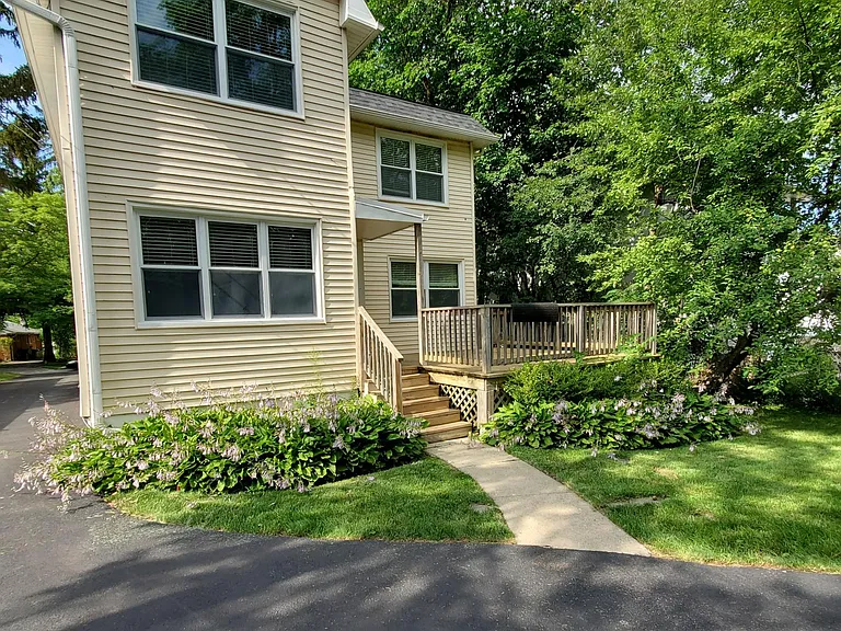 628 Onwentsia Ave #1 — Photo 5