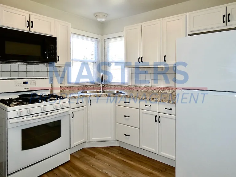 926 Searles Rd — Photo 2