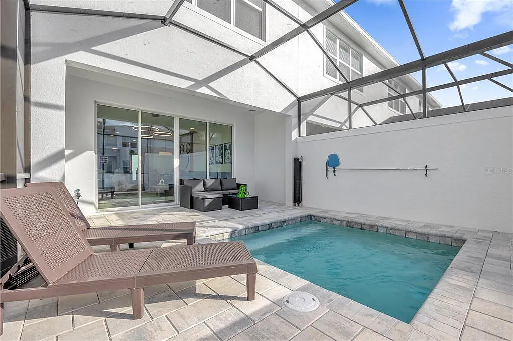 4 bed, 3.0 bath, 2256 sqft, $2,950 — Photo 1
