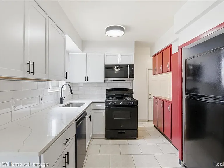 25506 Virginia Dr — Photo 11