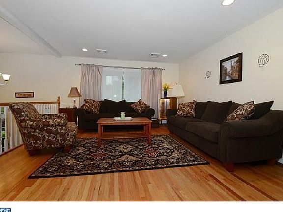5th image of 2205 Hillside Dr