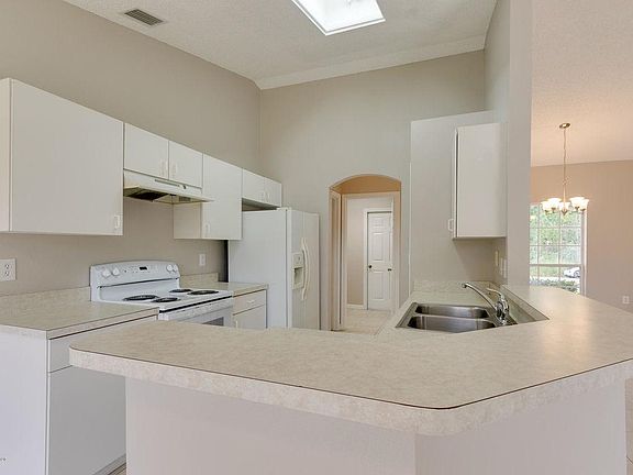 4th image of 2831 Felda Ave SE