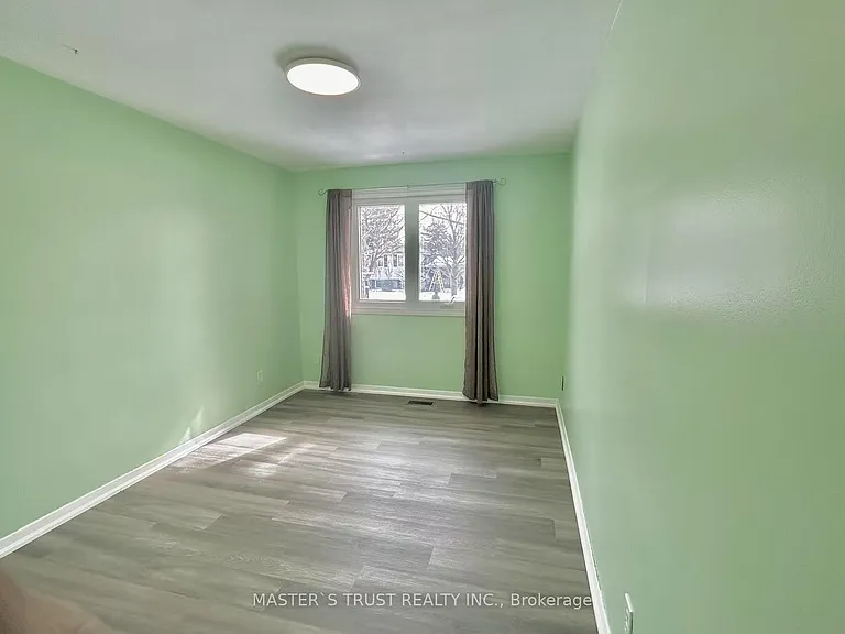 5183 Cherryhill Cres — Photo 18
