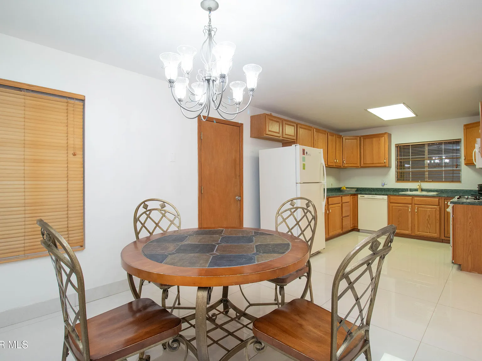 3 bed, 2.0 bath, 1503 sqft, $1,900 — Photo 4