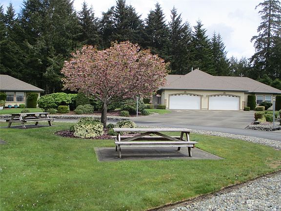 5th image of 160 E Beaumont Drive #A