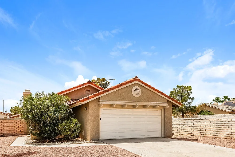 3 bed, 2.0 bath, 1163 sqft, $2,175 — Photo 3