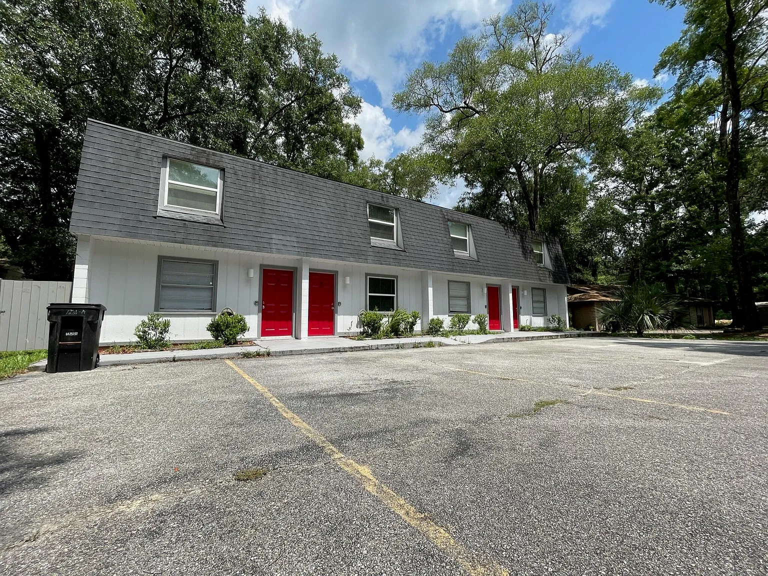 2 bed, 1.5 bath, 4290 sqft, $1,400 — Photo 2