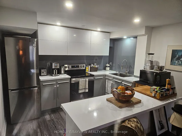 164 Timpson Dr #LOWER — Photo 8