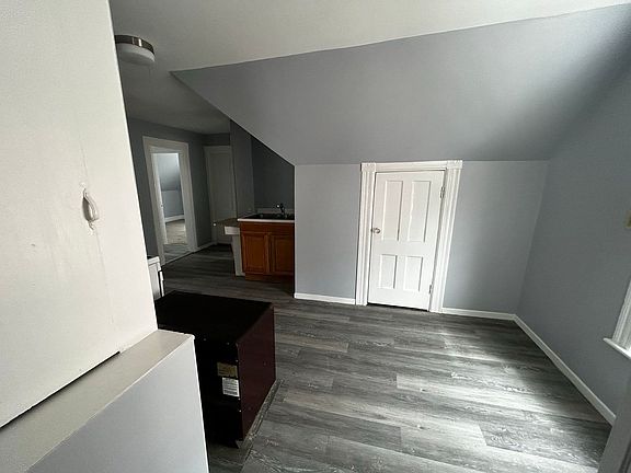 4th image of 39 Bremer St W #3