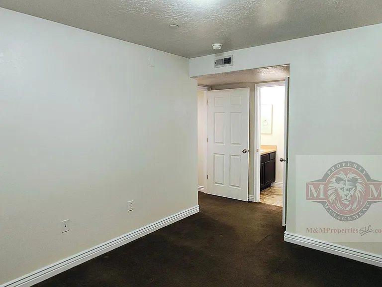 104 E Resaca Dr #E2 — Photo 9