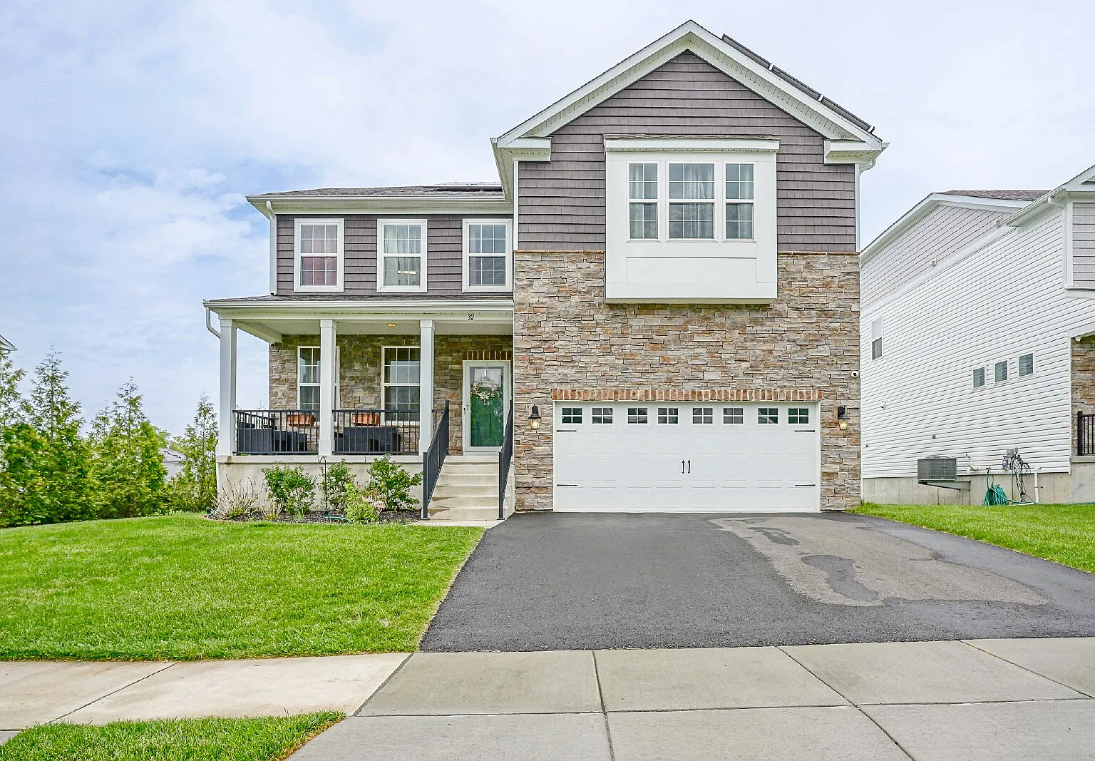 5 bed, 4.0 bath, 3717 sqft, $4,500 — Photo 1