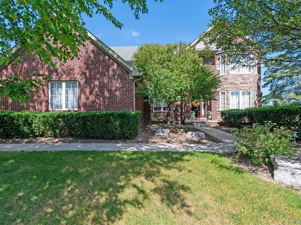 8615 Maria Ct, Howell, MI 48855