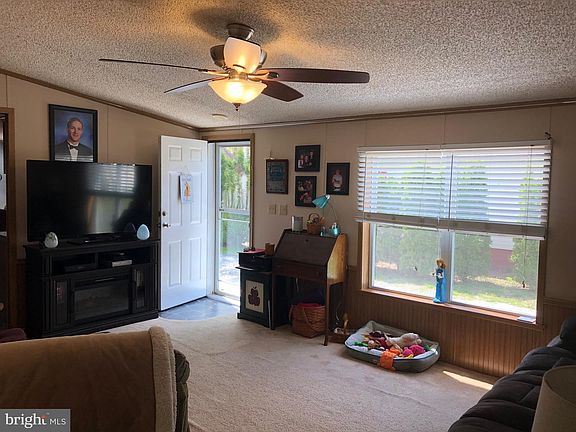 4th image of 13 White Pine Dr