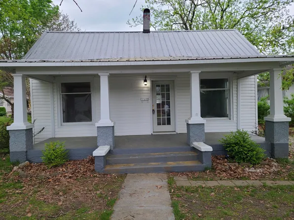 421 E Highland St, Aurora, MO 65605