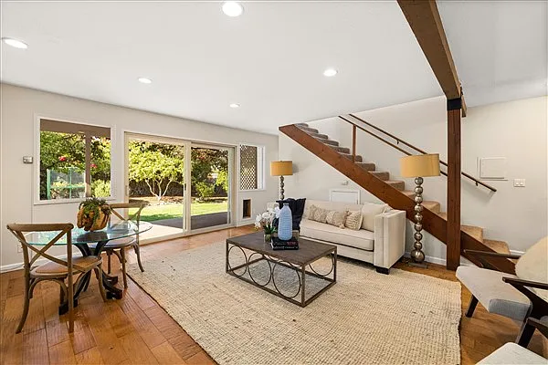 810 Gravilla Dr #B — Photo 1