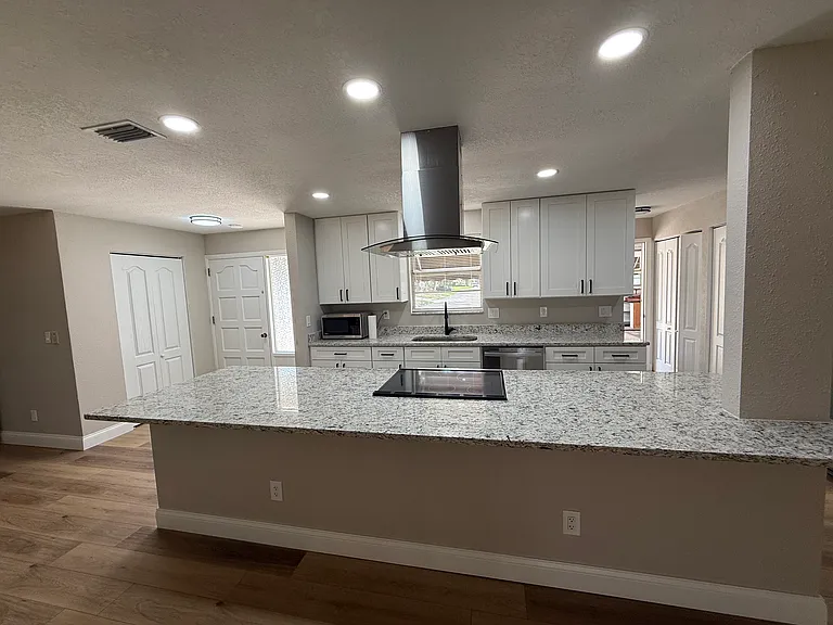 791 Lindenwood Cir E — Photo 4