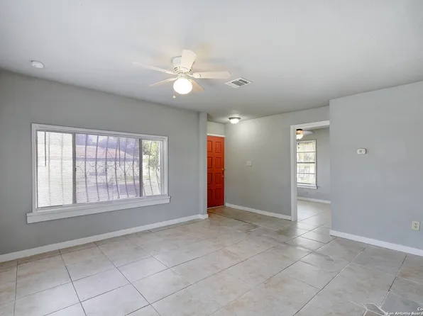 1670 S Elmendorf St, San Antonio, TX 78207