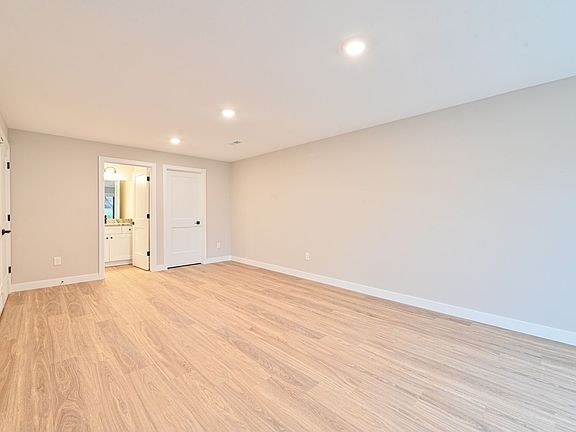 3rd image of 4740 Walworth Ave