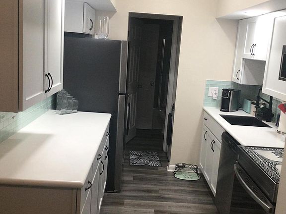 5th image of 1075 Lancaster Blvd APT 5