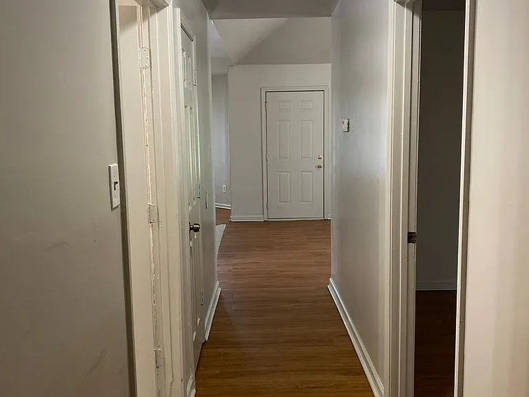 1572 Victor St — Photo 20
