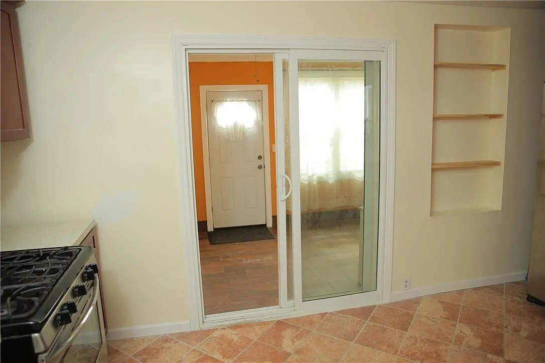 3 bed, 1293 sqft, $3,500 — Photo 4