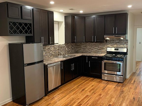 4th image of 1634 N Winchester Ave #2G