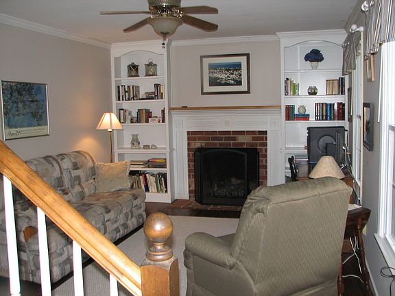 built-ins and new gas logs w/remote